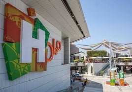 Holea regala sombrillas de playa y publica su amplia programación de verano