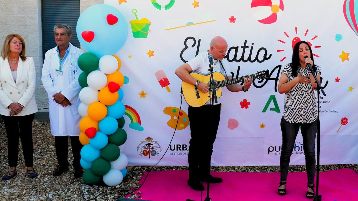 Colocada la primera piedra de El Patio del Amor en el Hospital Juan Ramón Jiménez