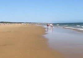 Un malagueño visitó una playa de Huelva y se quejó de esto: «En Matalascañas lo veo difícil»