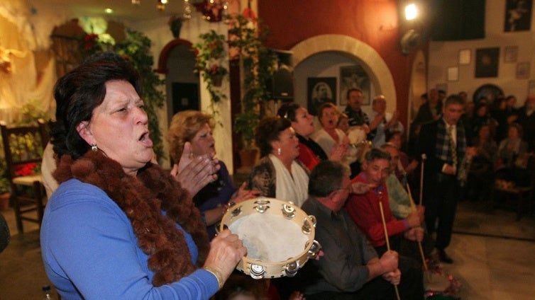 La Hermandad de los Judíos organiza su primera zambomba en la Plaza de la Merced