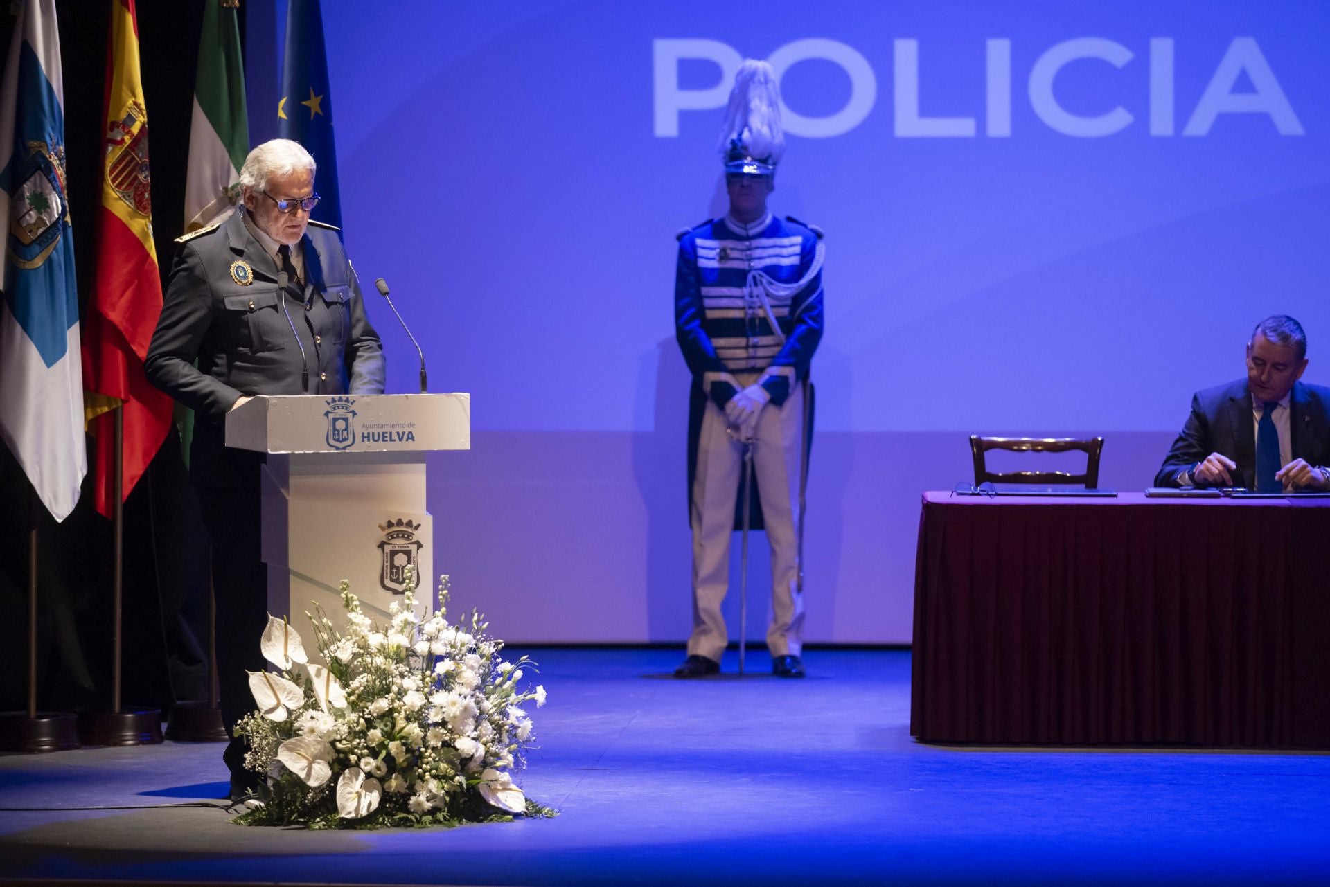 Los honores y distinciones del Día de la Policía Local de Huelva, en imágenes