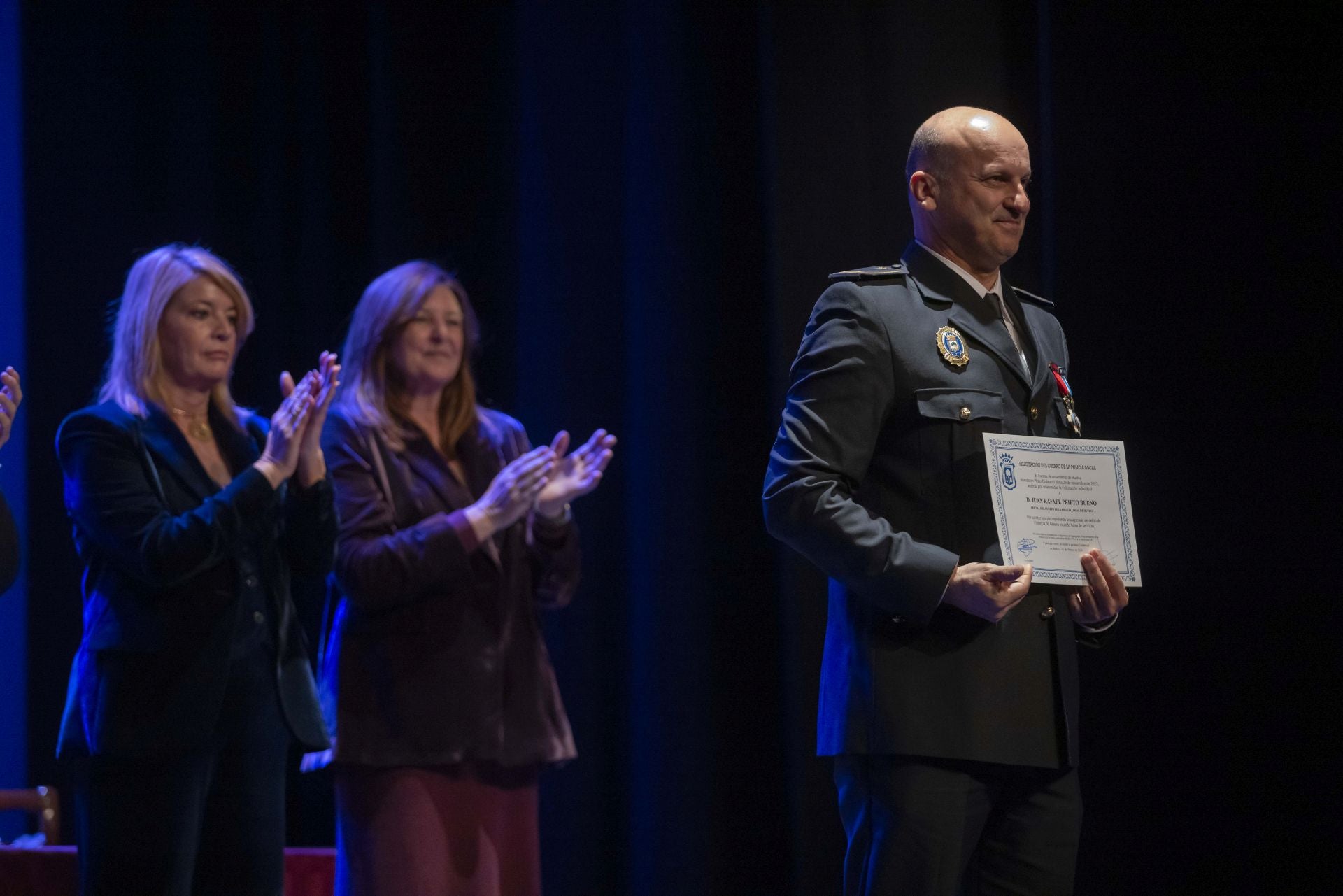 Los honores y distinciones del Día de la Policía Local de Huelva, en imágenes