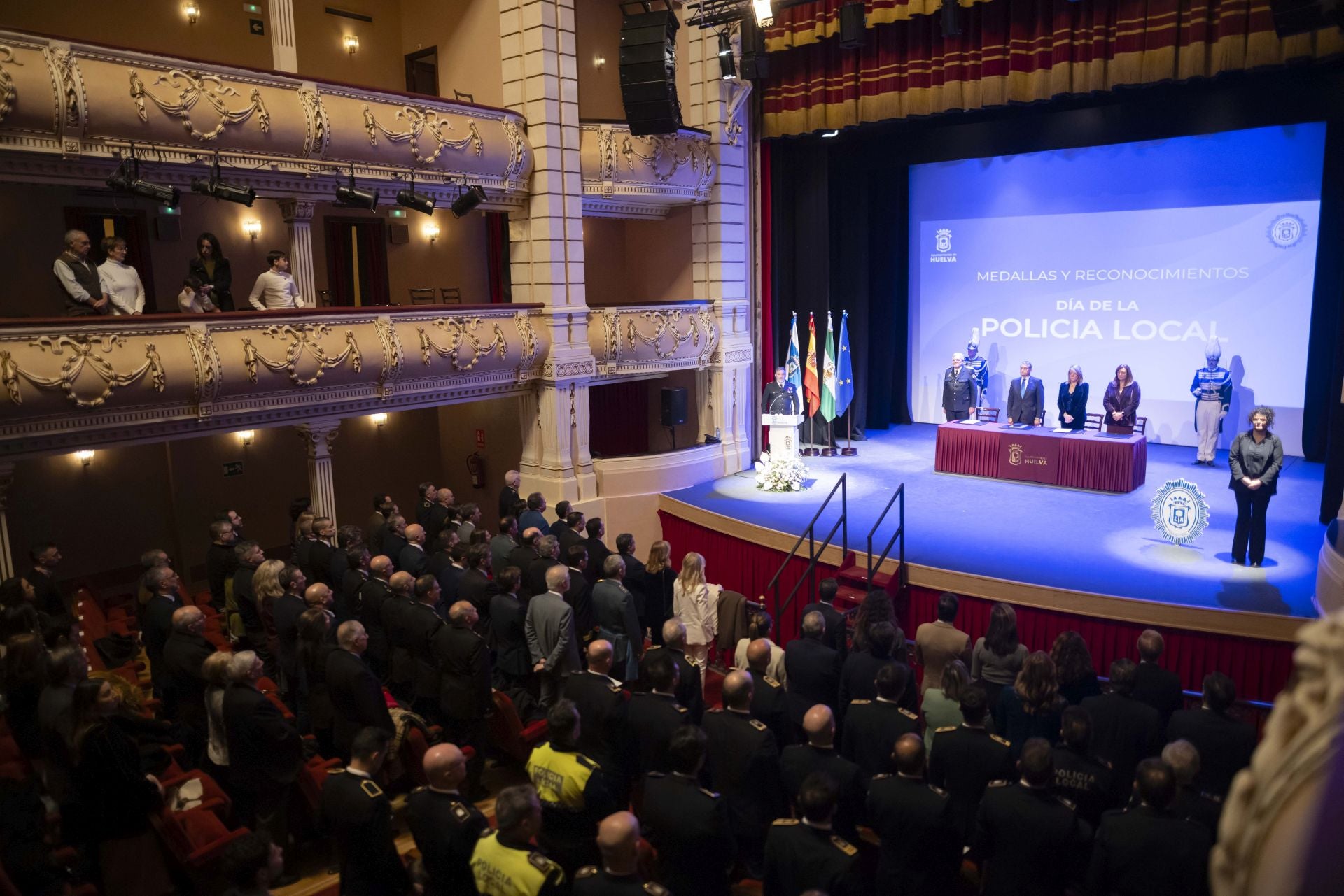 Los honores y distinciones del Día de la Policía Local de Huelva, en imágenes