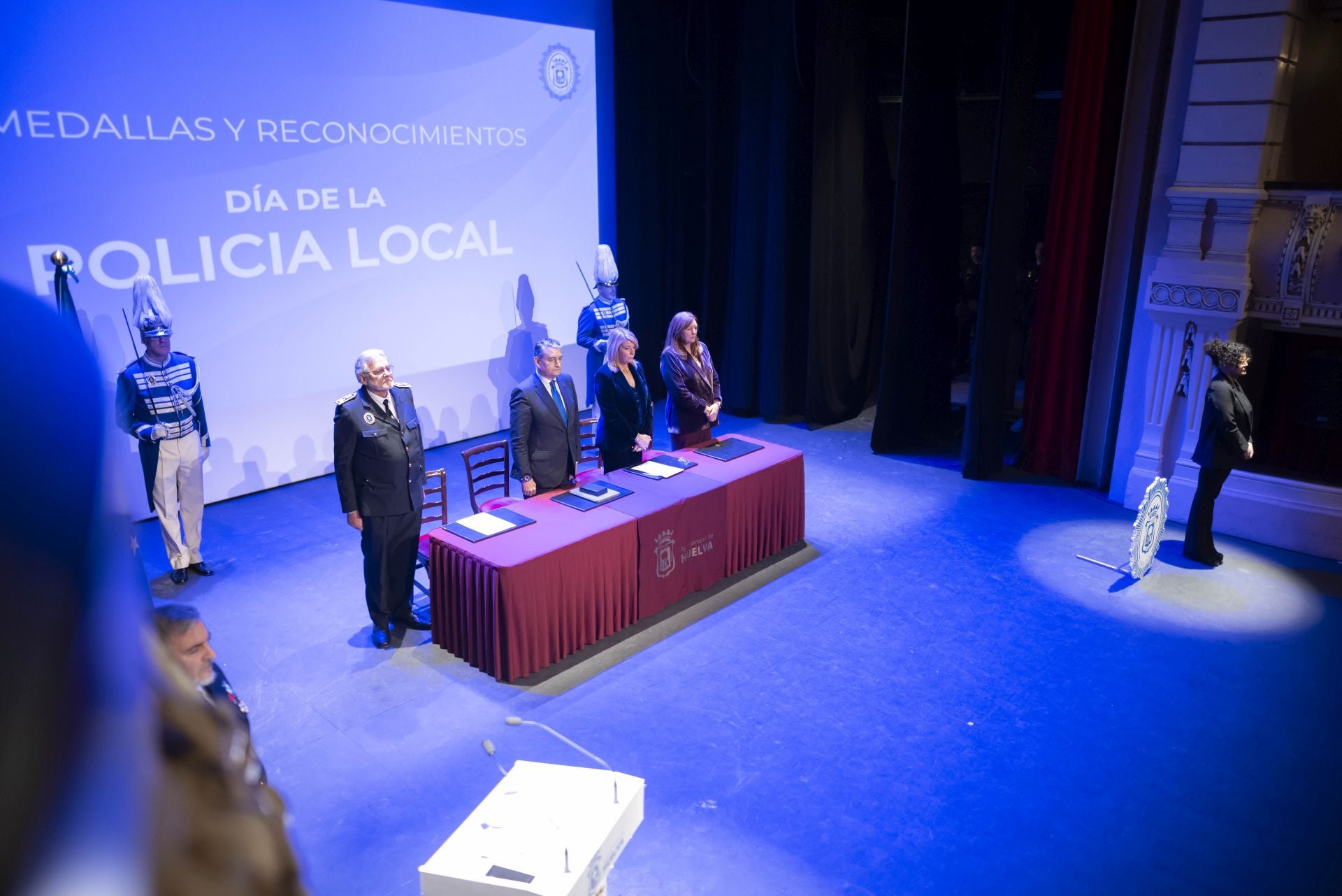 Los honores y distinciones del Día de la Policía Local de Huelva, en imágenes