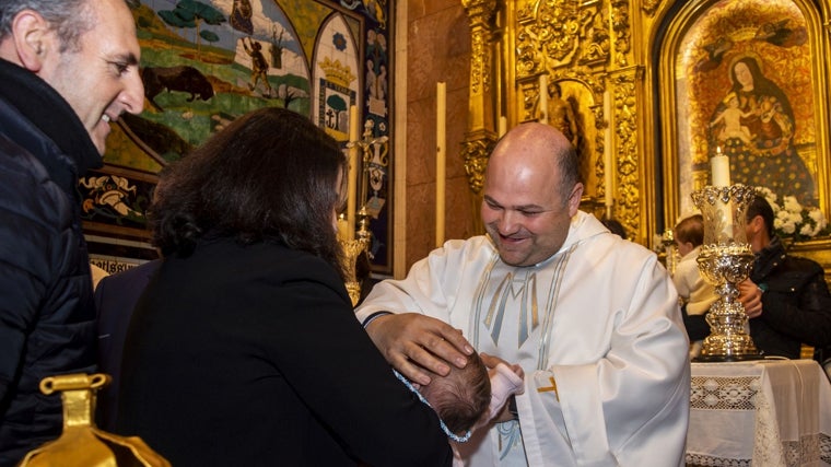 La presentación de los niños a la Virgen de la Cinta