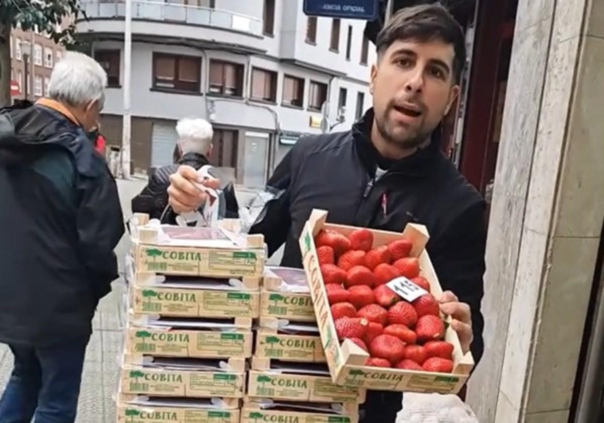 Imagen del frutero de Bilbao con las fresas