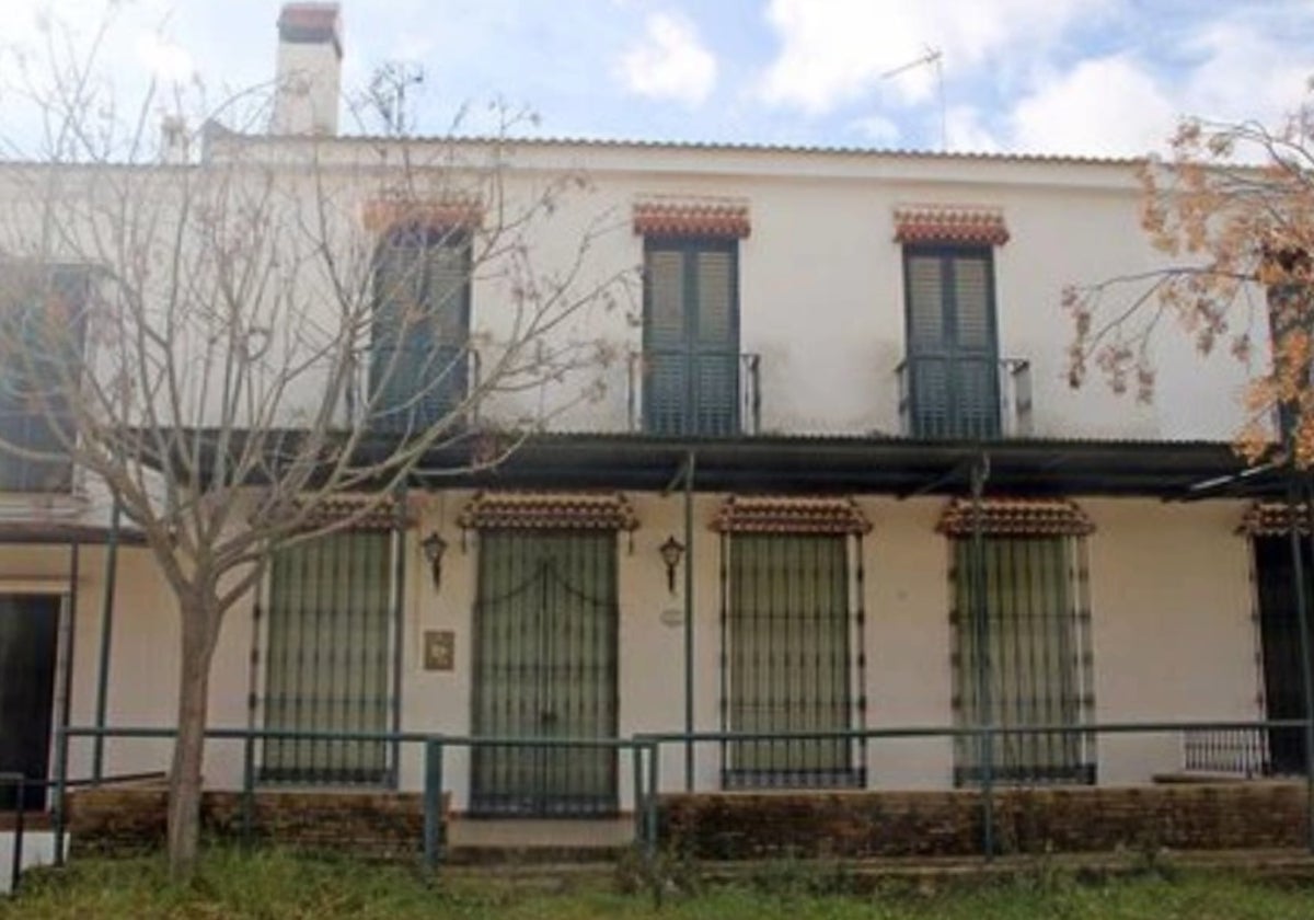 Fachada de la casa de Isabel Pantoja en El Rocío, en Huelva