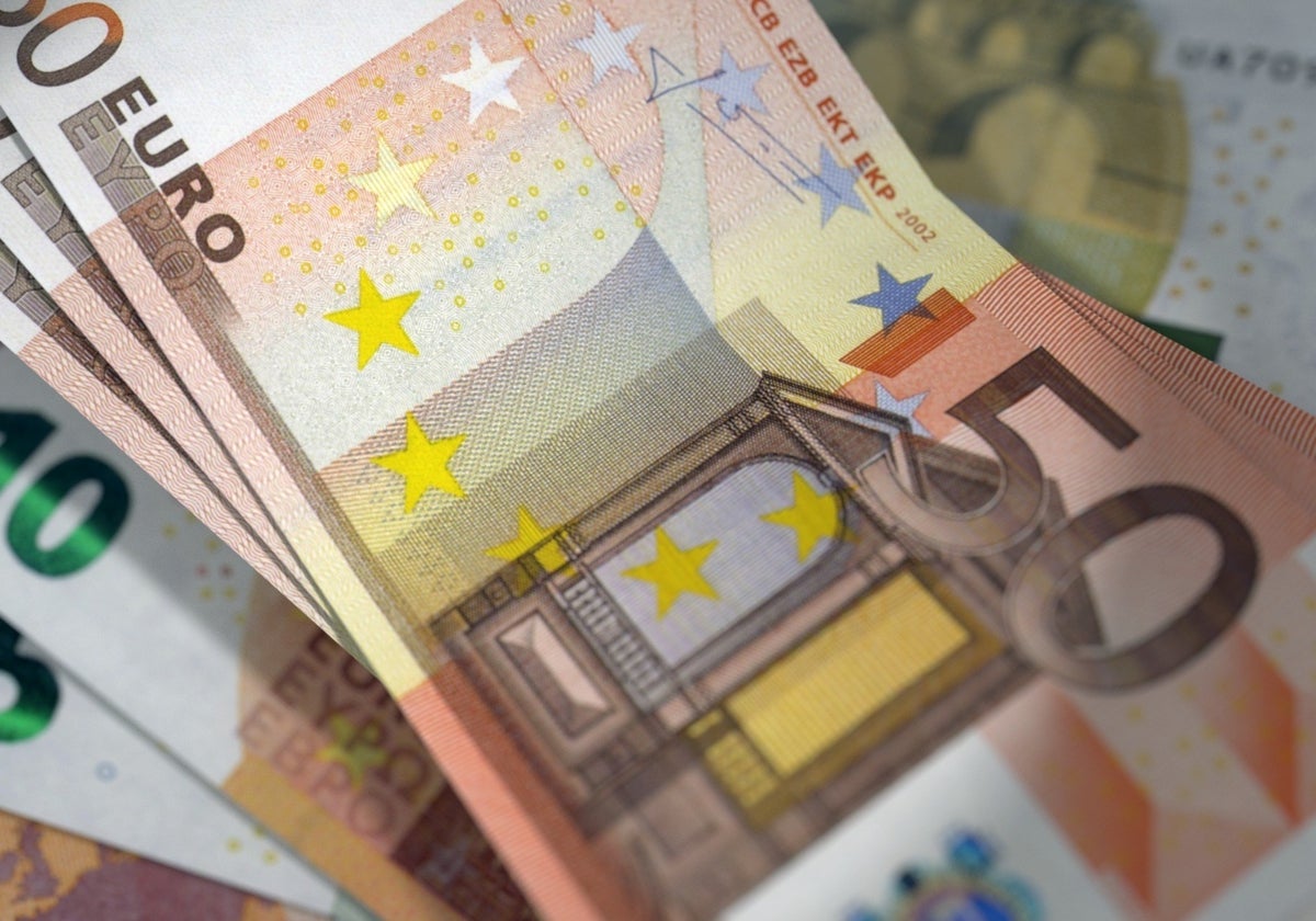 Los padres con hijos menores pueden cobrar una ayuda de 1000 euros por parte de la Seguridad Social