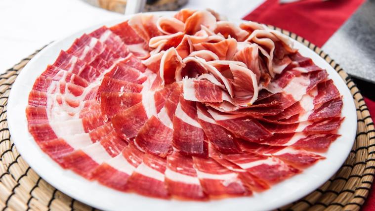 Imagen de un plato de jamón