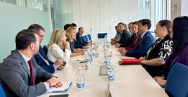 El Gobierno firma un protocolo con tres ayuntamientos  para mejorar las condiciones de vida de los temporeros en Huelva