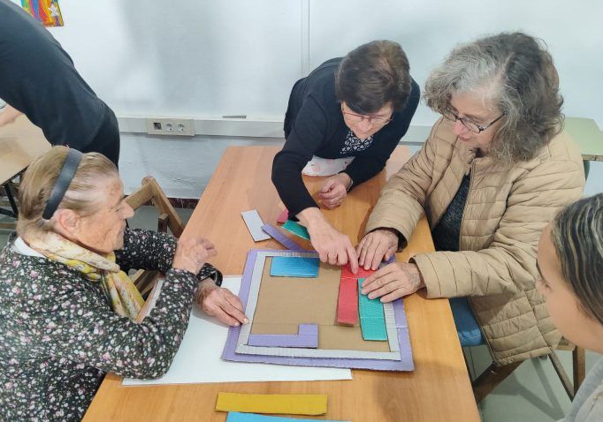 La atención a personas mayores en soledad ha sido una de las líneas de actuación de Cáritas este 2024