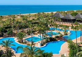 El hotel de la costa de Huelva que te hará sentir como en Hawái: ubicación y precios