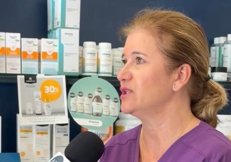Elena Pérez, farmacéutica: «Aunque estemos debajo de la sombrilla en la playa también nos podemos quemar»