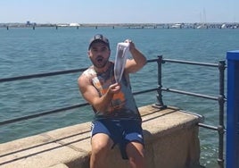 El curioso reto que ha realizado un hombre en Huelva para comprobar si la ciudad está sucia: «¡Jamás lo habría esperado así!»