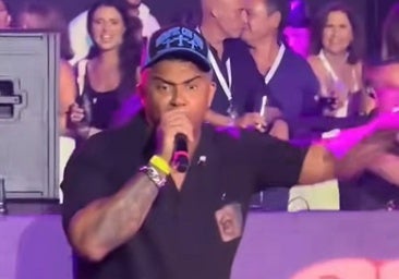 Henry Méndez, que actuará este viernes en Huelva, la lía en su último concierto: «No soy socialista, ¡odio a los rojos!»
