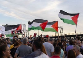 Un millar de personas replica en Huelva la flotilla de apoyo a Palestina