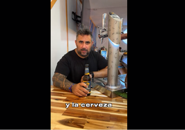 Agustín Cejudo, camarero, lanza esta advertencia para las personas que piden botellines: «¡No pidáis tercios o quintos!»