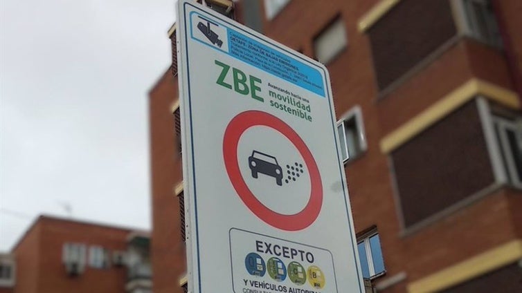 Hasta 200 euros de multa: así es la nueva medida de la DGT que está afectando a miles de conductores