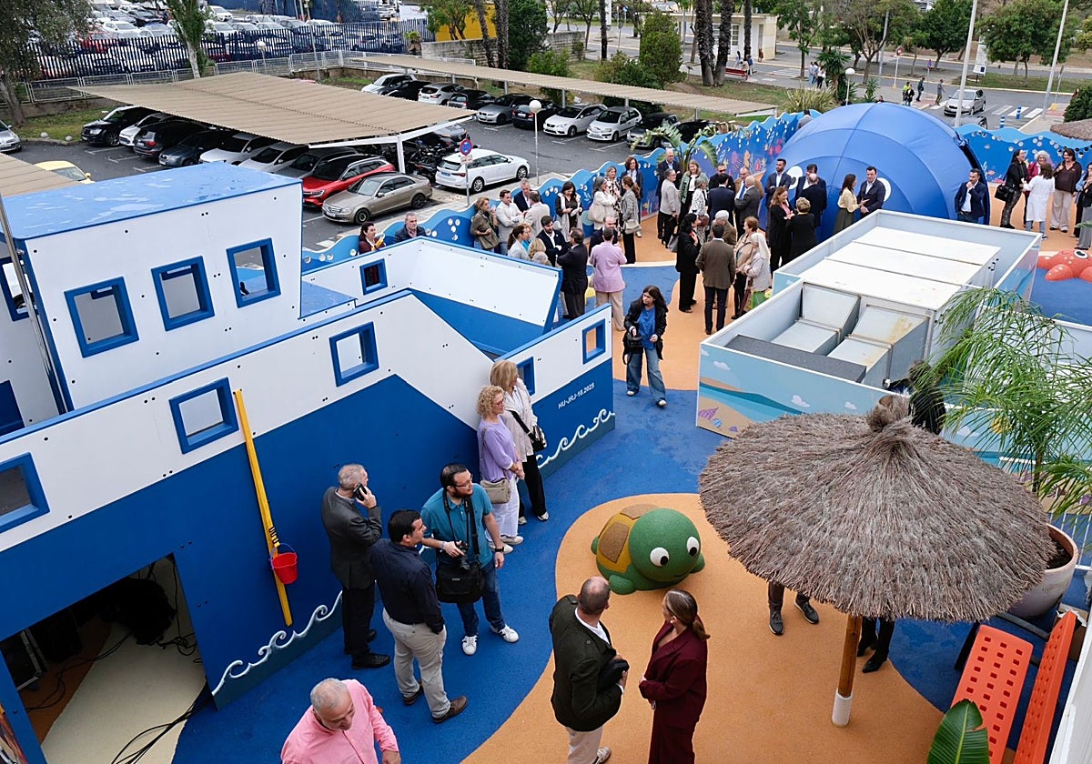 Imagen panorámica del Patio del Amor en el Hospital Juan Ramón Jiménez de Huelva