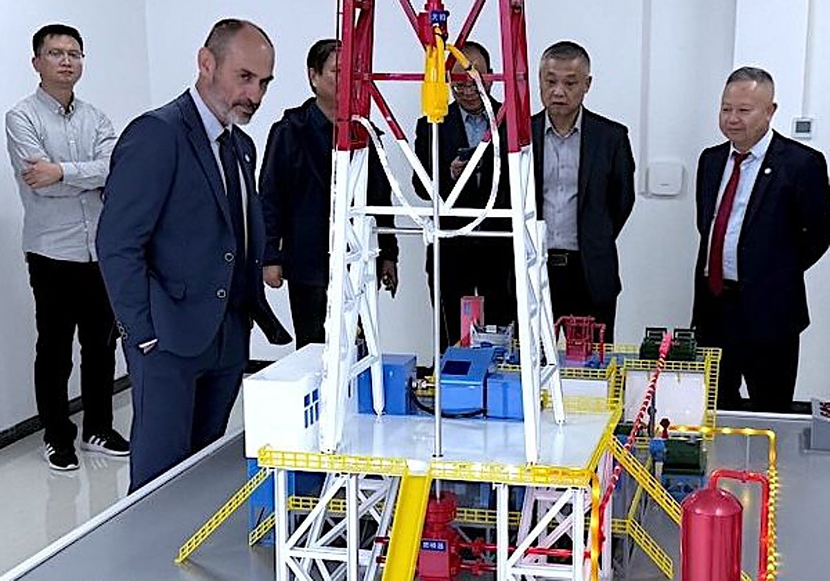 Equipo de la Universidad de Huelva, encabezado por su rector, José Rodríguez, en su viaje a China