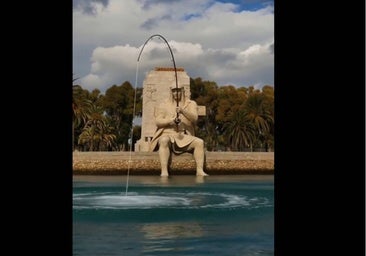 La estatua de Colón cobra vida gracias a la inteligencia artificial: «¡Qué pasada, qué bonito!»