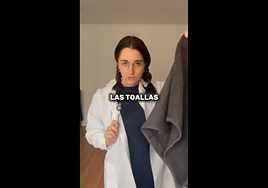 Una bióloga aclara cada cuánto tiempo hay que lavar la toalla de la ducha: «Es el paraíso de las bacterias y los hongos»