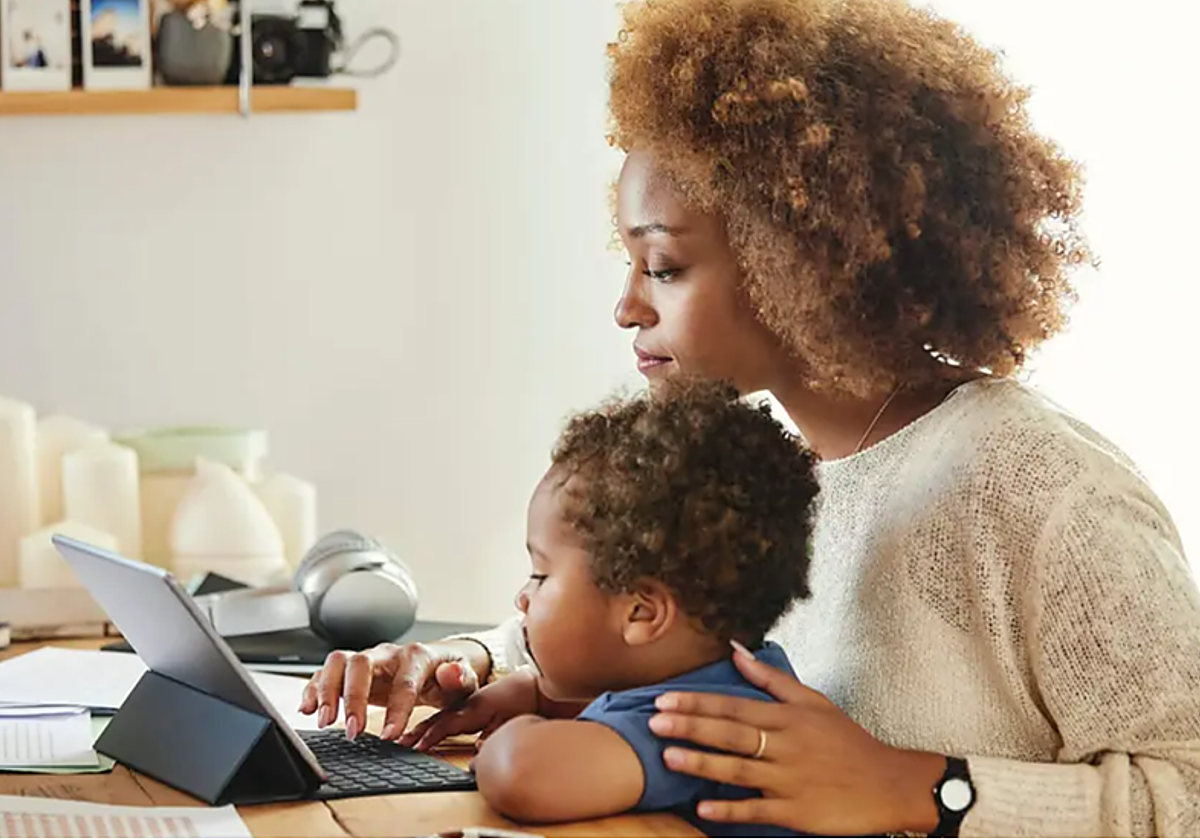 Los progenitores podrán solicitar dos semanas extra por nacimiento o cuidado de los hijos a partir de enero