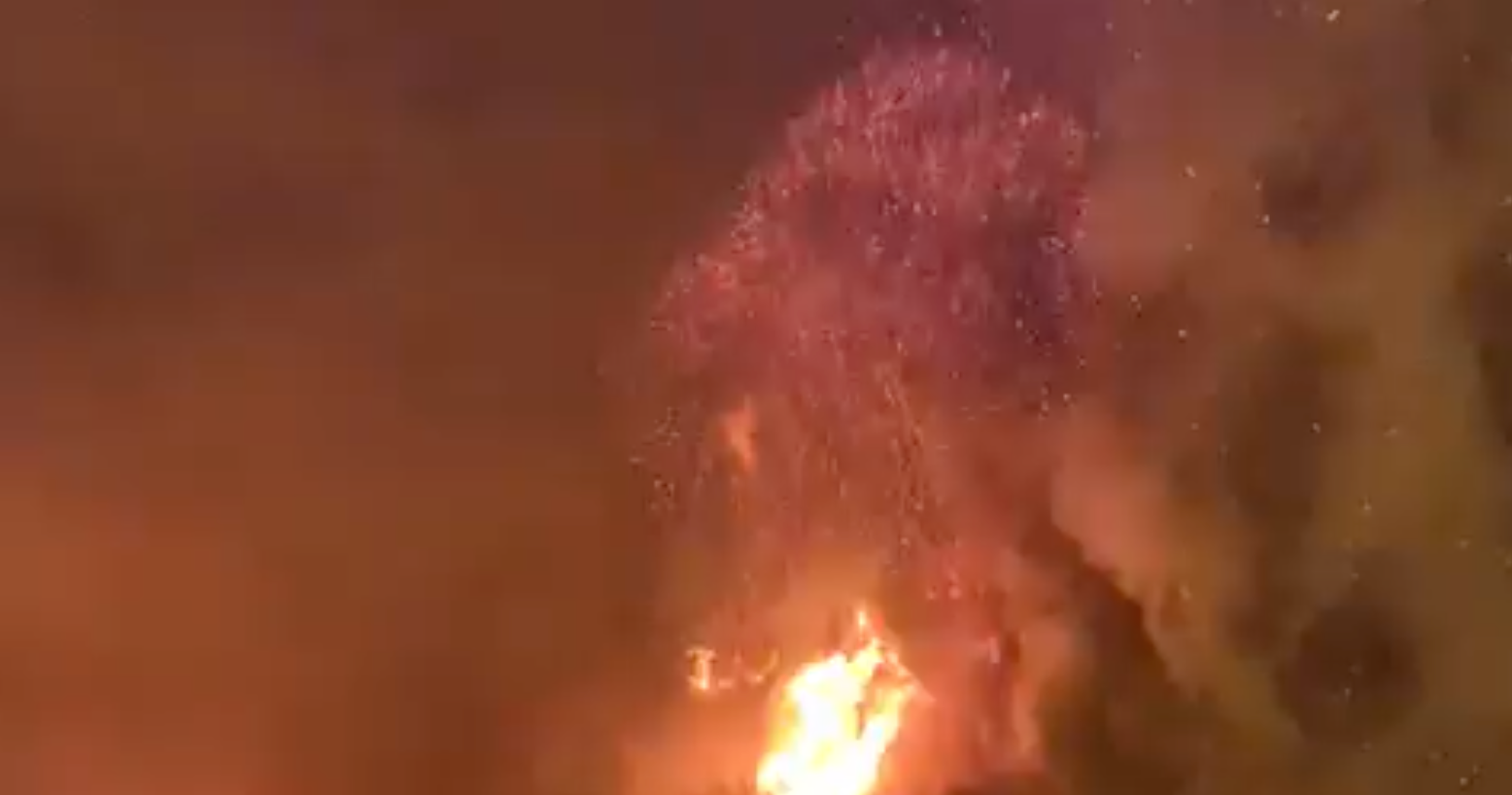 Llamas del incendio ocurrido en Palos