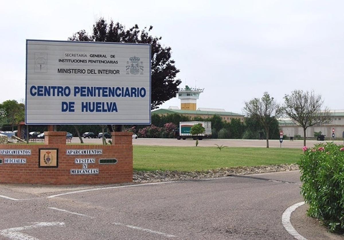 Entrada a la prisión de Huelva