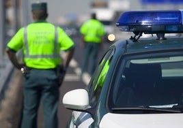 Dos heridos y varios kilómetros de retenciones tras un choque entre dos turismos en la A-49
