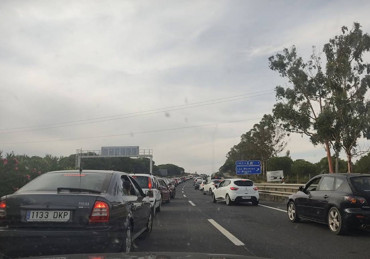 Las retenciones de Punta Umbría a Huelva este domingo por la tarde