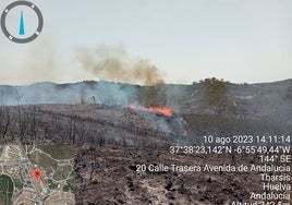 Incendio en Huelva: El Infoca amplía los medios para combatir el fuego en un paraje de Calañas
