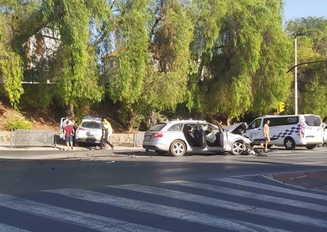 Imagen secundaria 1 - Accidente en Huelva: Seis heridos en un choque entre un turismo y un coche de la Policía Local junto al Barrio Obrero