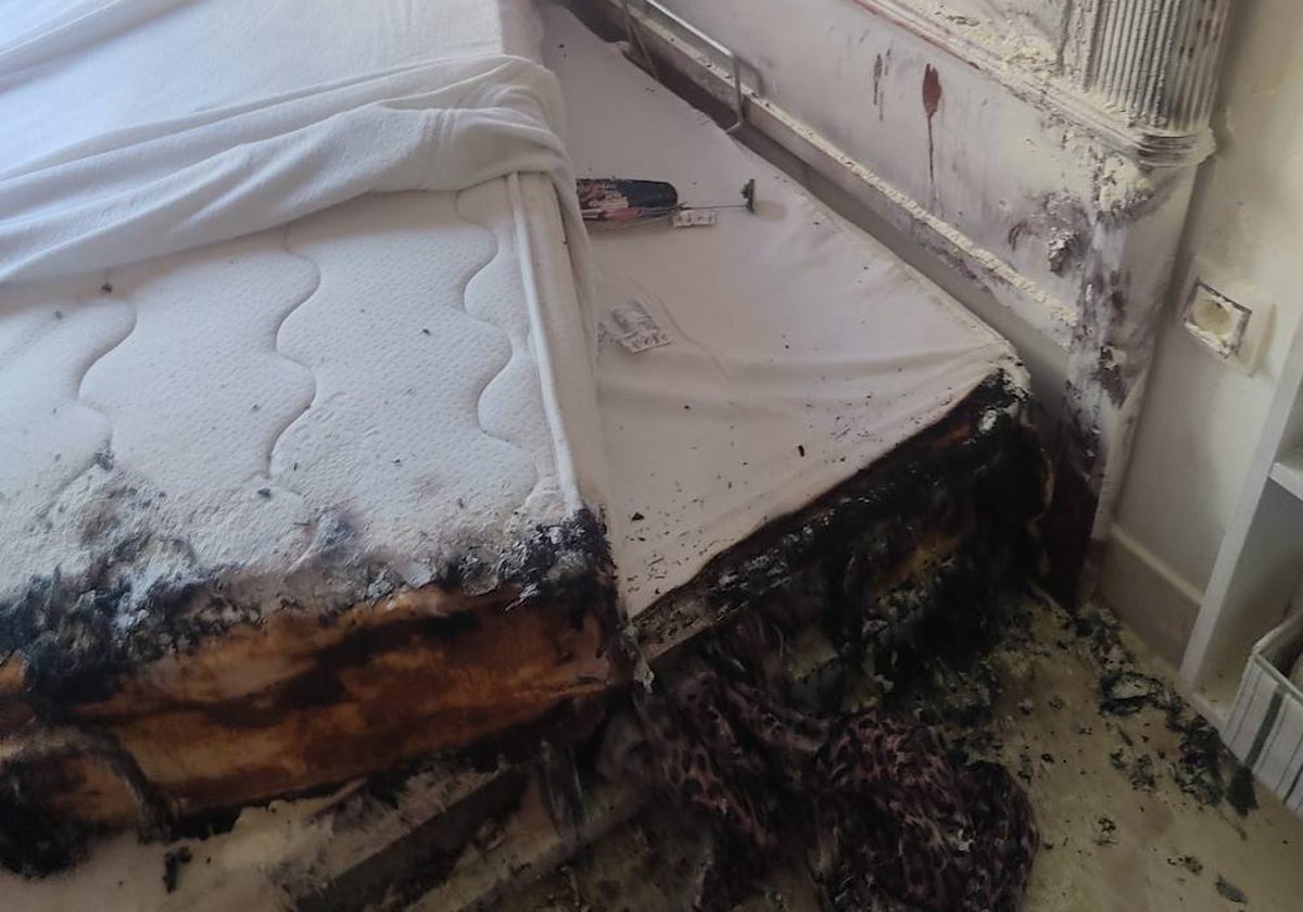 El incendio de un colchón en una vivienda de Lepe