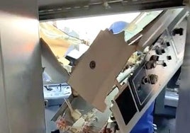 Herido el maquinista del tren Huelva-Madrid tras impactar con un tractor en Niebla
