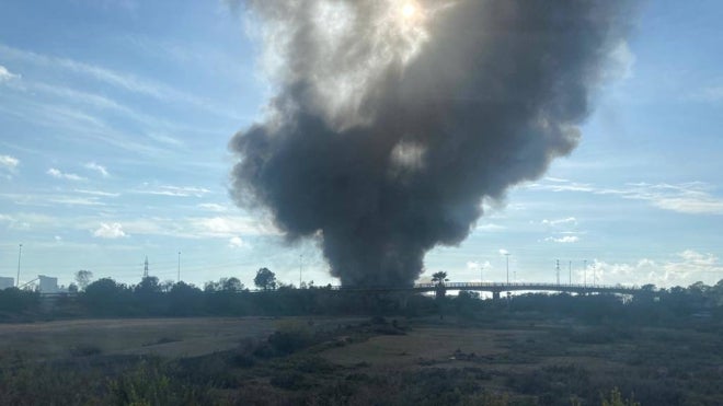 El incendio de este sábado por la tarde en la calle Sabina Negral de Huelva capital