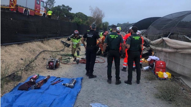 Efectivos de emergencias en el lugar de los hechos