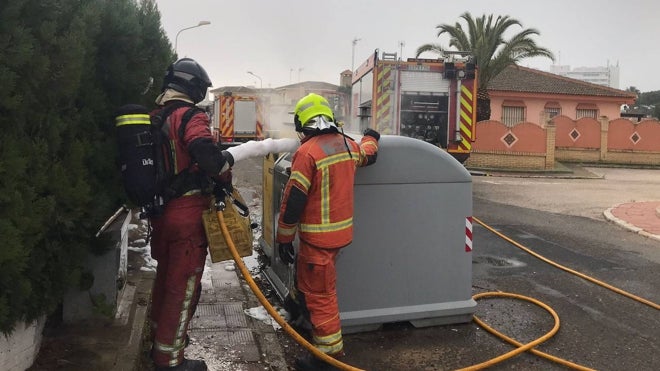 El incendio de un contenedor en Matalascañas