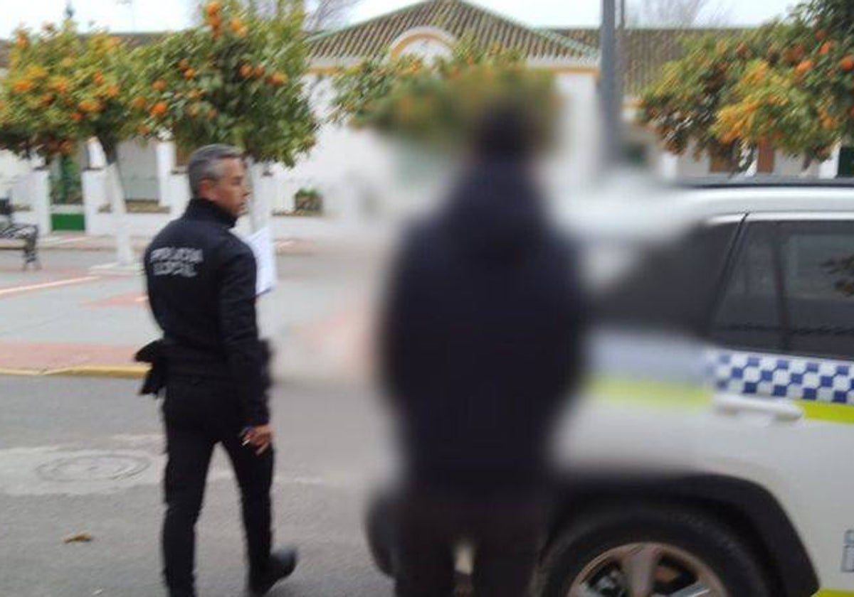 El varón detenido por los agentes de la Policía Local de Hinojos