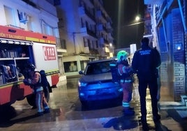 Cuatro afectados por humo en el incendio de una vivienda en San Juan del Puerto