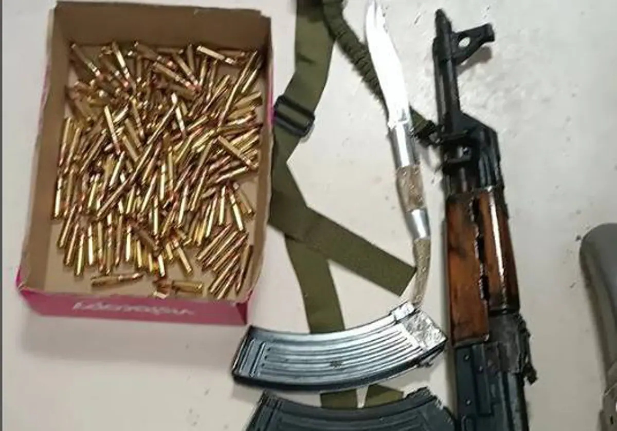 Fusil de asalto M 70 y munición intervenidas por la Pilocía Local de Huelva