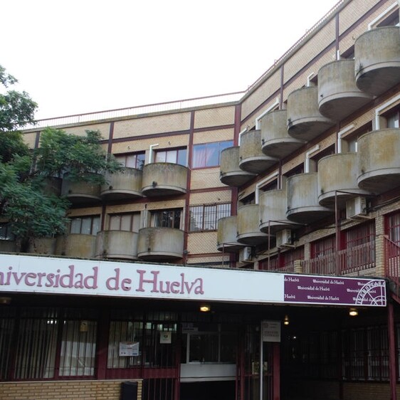 La Escuela Normal se ubicada en lo que hoy es el Rectorado, en Cantero Cuadrado