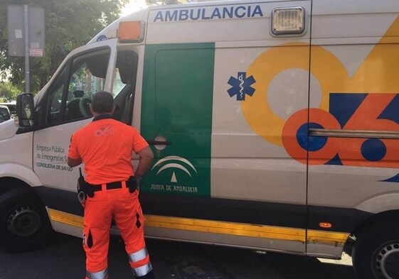 Una colisión entre dos vehículos en la Avenida de Andalucía lleva al hospital a cuatro personas de entre 51 a 80 años de edad