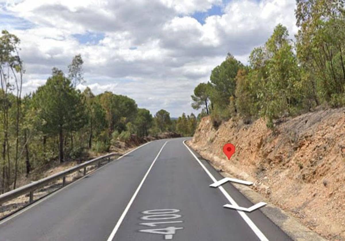 El accidente ha ocurrido en la carretera entre Los Pinos de Valverde y Calañas