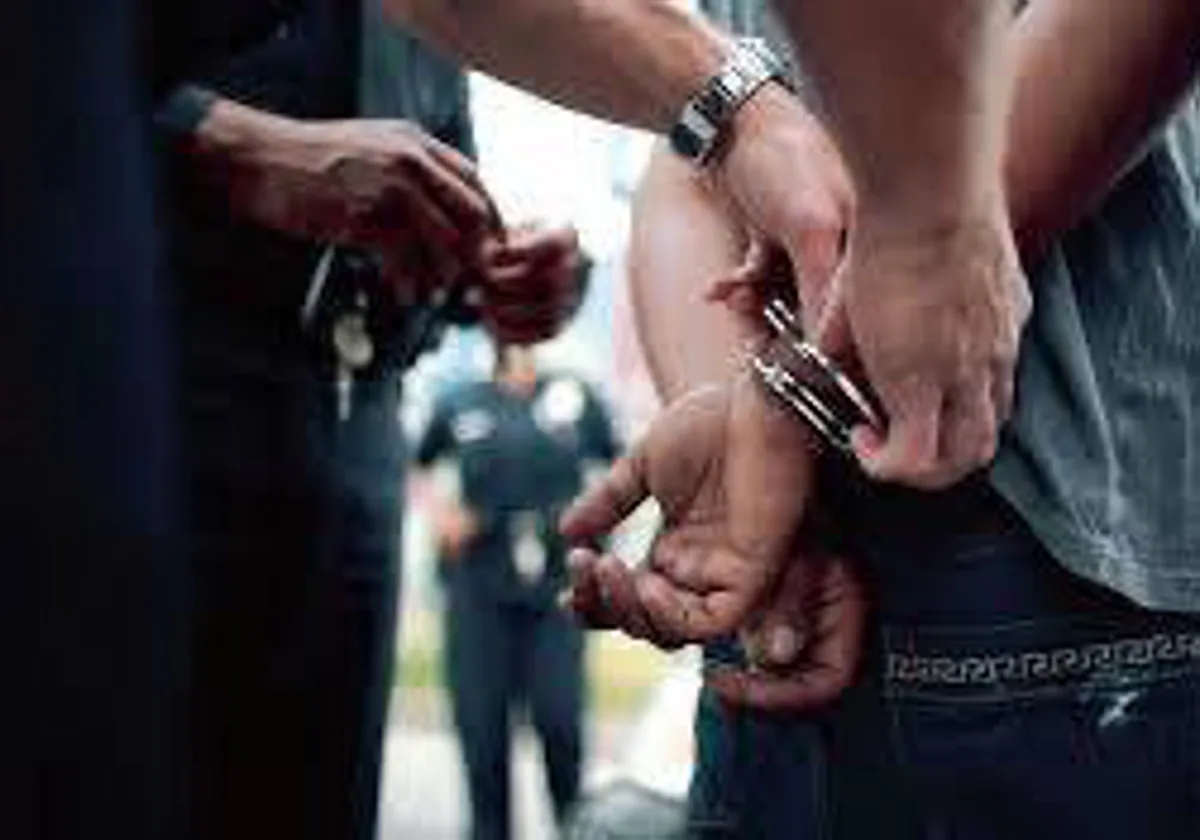La Policía Local de Isla Cristina detiene a dos presuntos ladrones