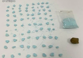 Las sustancias estupefacientes encontradas entre las pertenencias del detenido