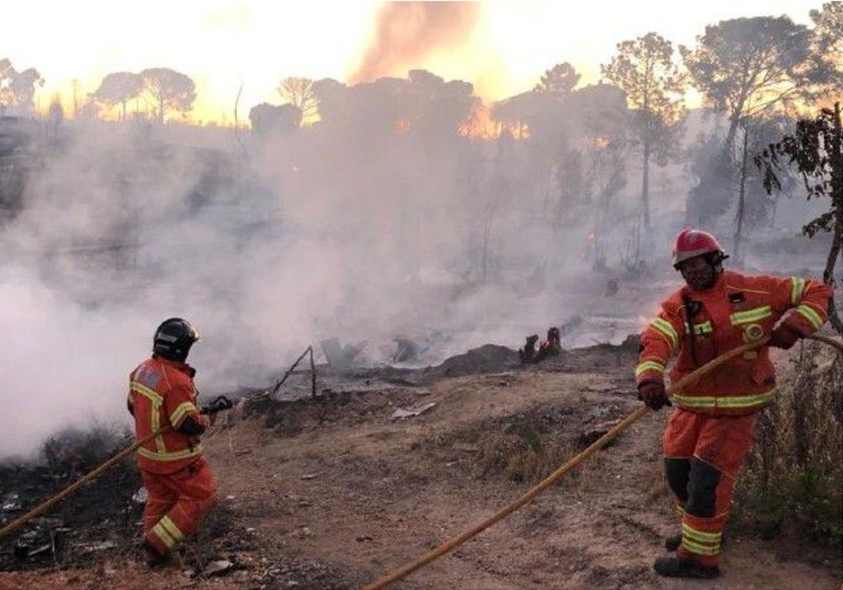 Imagen de archivo de un incendio en un asentamiento de chabolas de la provincia