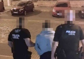 La policía almonteña detiene a un ladrón que se dio a la fuga tras ser sorprendido robando en un coche