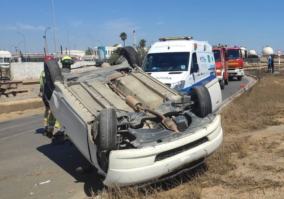 Imagen del aparatoso accidente acaecido este domingo frente a Algry Química