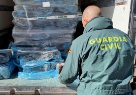 Desmantelada una organización que estafó 38.000 euros en pulpo con documentos falsificados